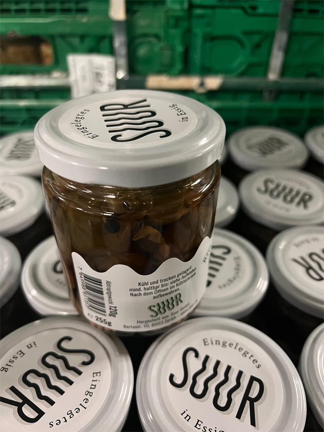 顶部双侧面贴标机全自动玻璃瓶不干胶贴标设备(图1)