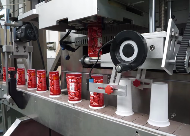 全自动杯子空杯酸奶杯倒置正立套标收缩设备定制型套标机(图4)